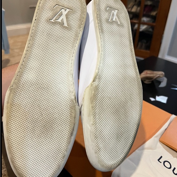 Louis Vuitton sneakers worn 2 times, in mint condition, comes with everything - Picture 5 of 7